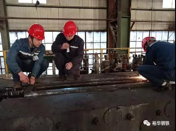 人勤春早争朝夕，策马扬鞭开新局