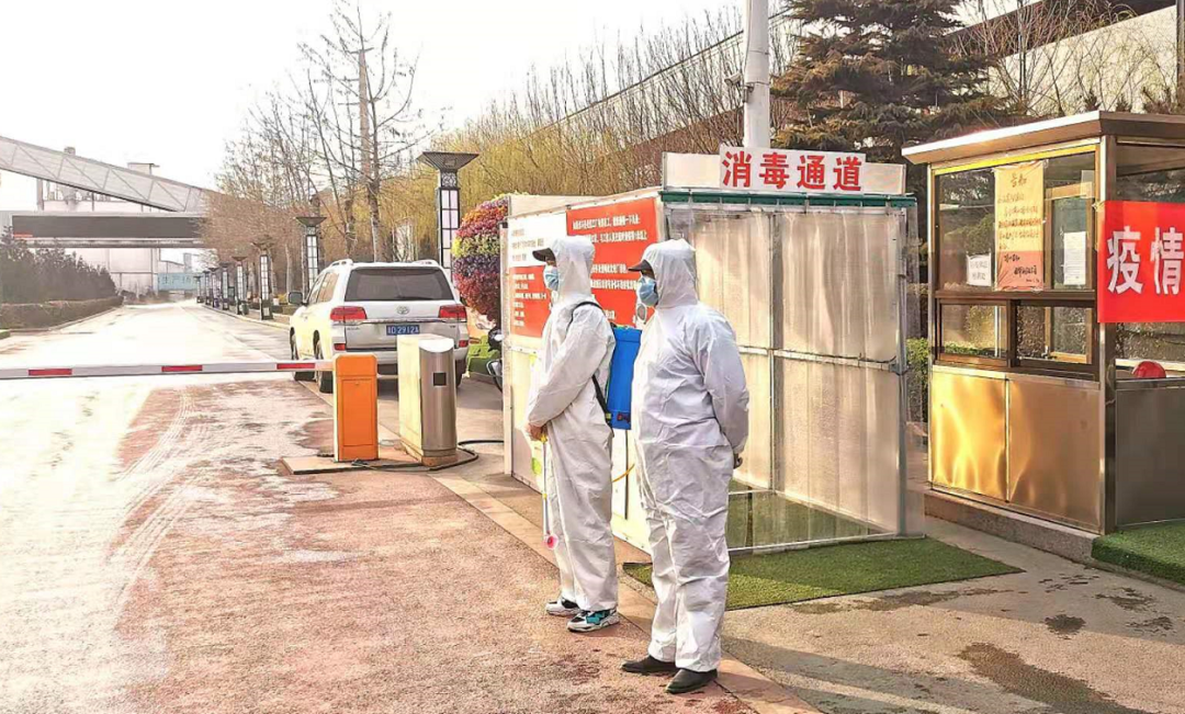 集团党委组织开展“让党旗在疫情防控一线高高飘扬”主题党日活动